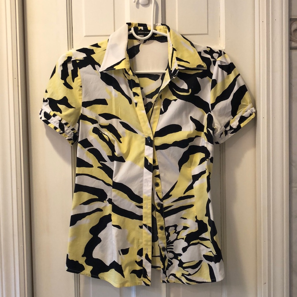 Yellow black white v-neck button down shirt detail on capped sleeve